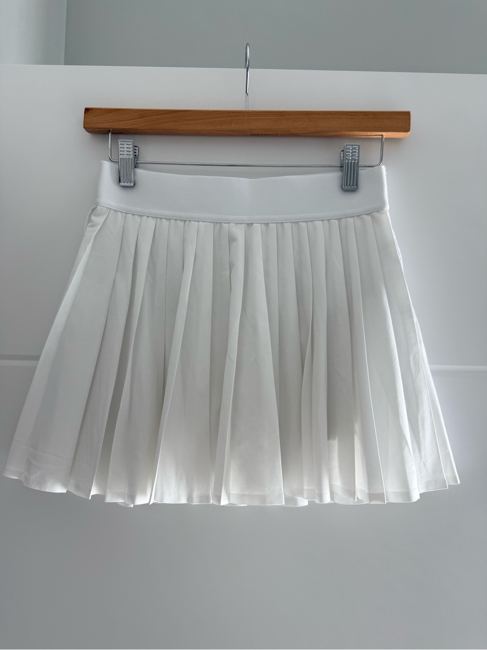 Aritzia White Golden Pleated Active Skirt